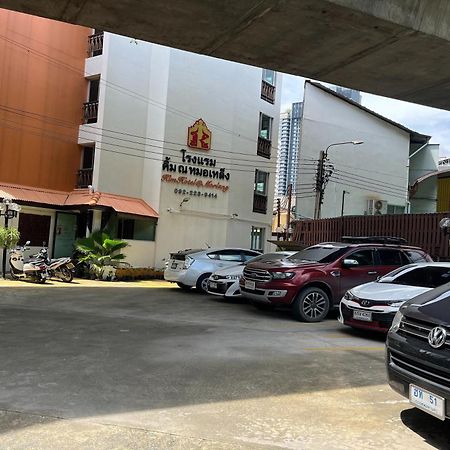 Kim Hotel At Morleng Bangkok Bagian luar foto