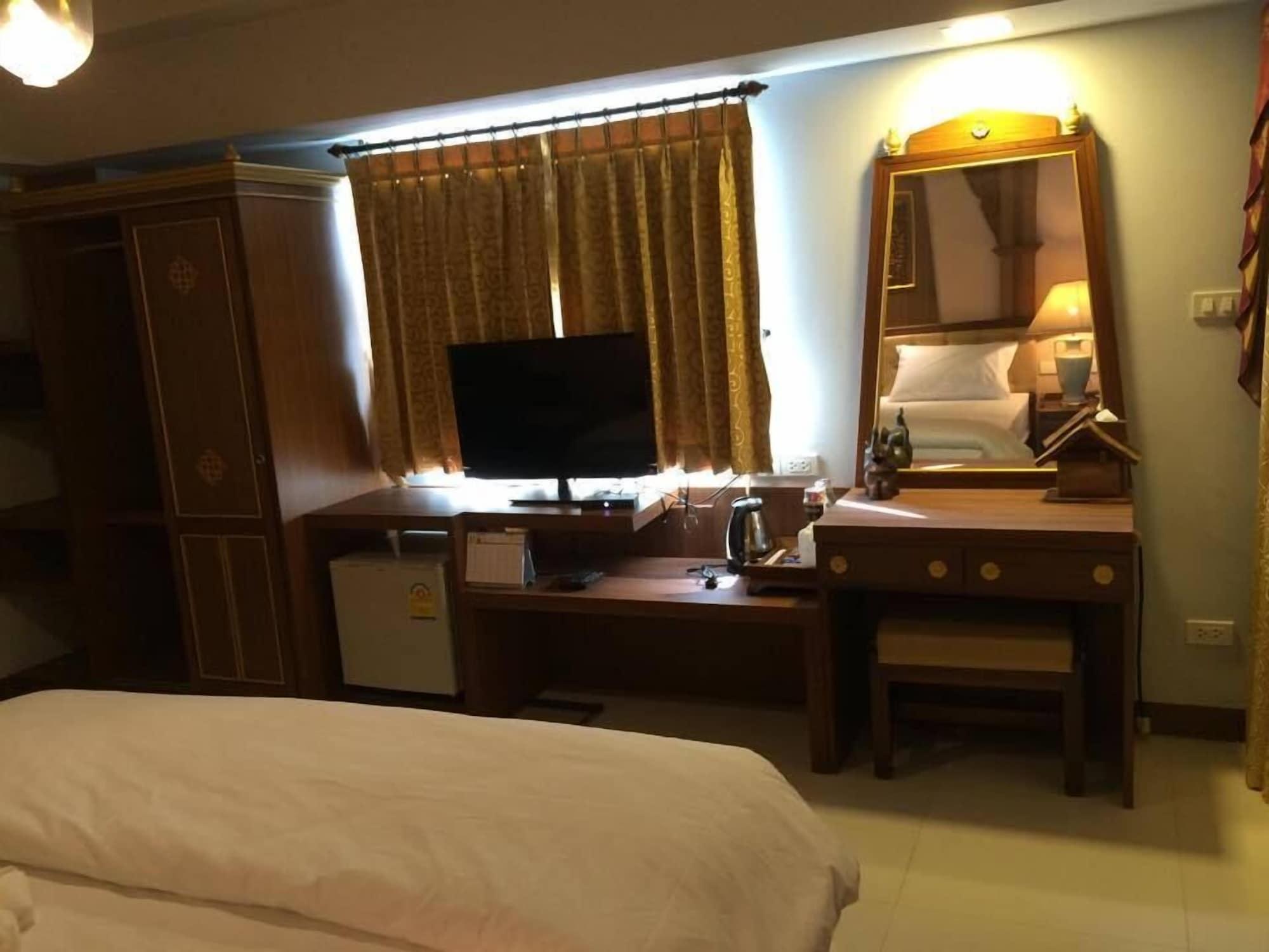 Kim Hotel At Morleng Bangkok Bagian luar foto