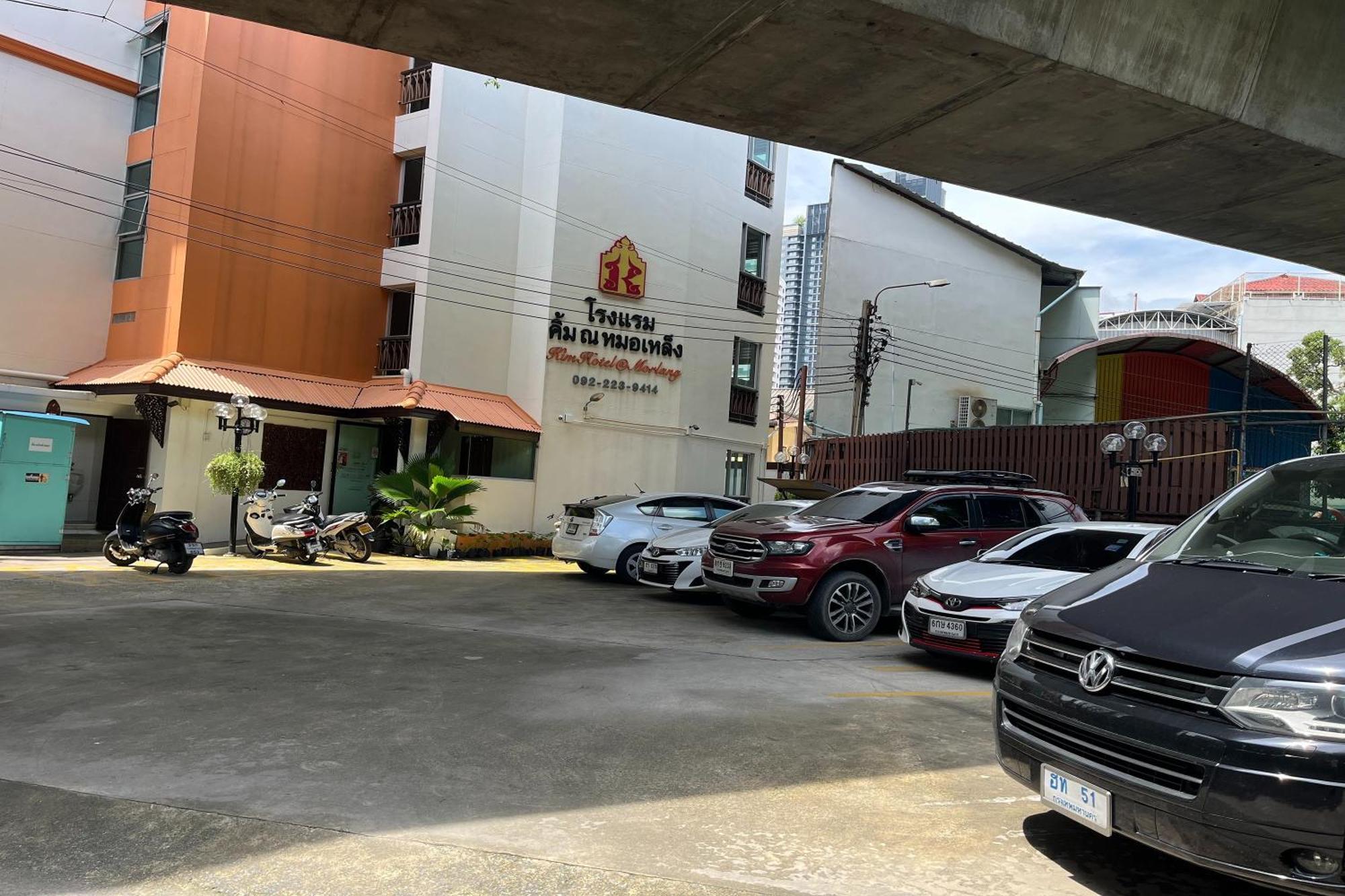 Kim Hotel At Morleng Bangkok Bagian luar foto