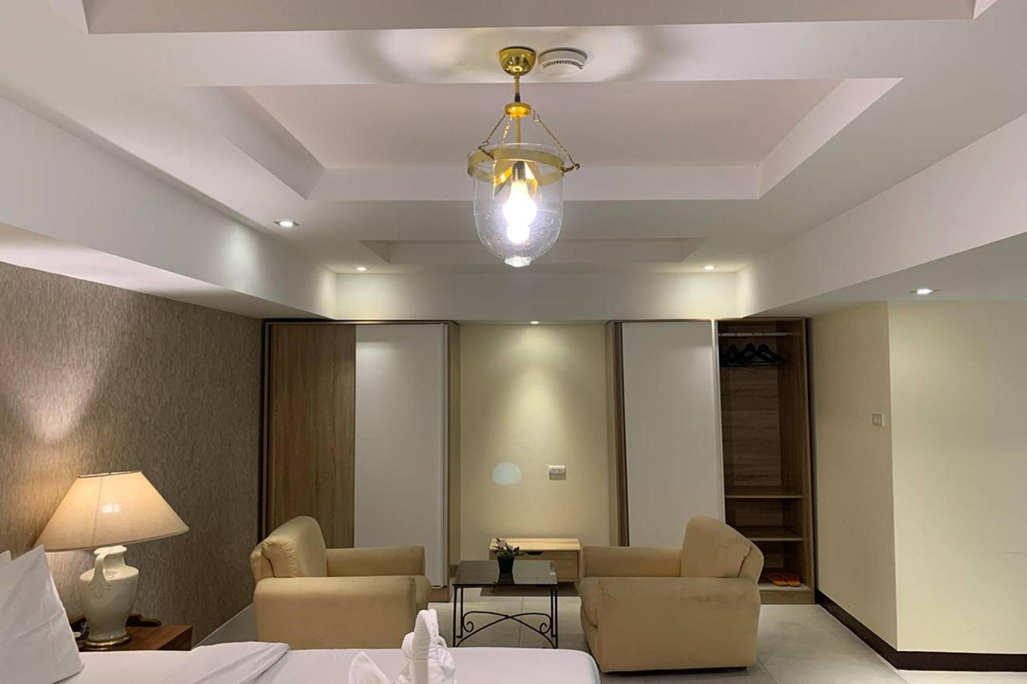 Kim Hotel At Morleng Bangkok Bagian luar foto