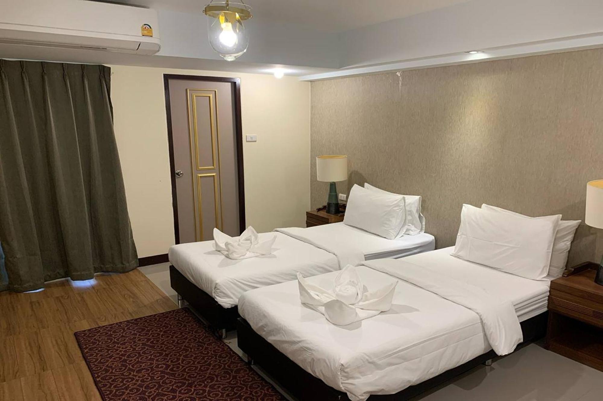 Kim Hotel At Morleng Bangkok Bagian luar foto