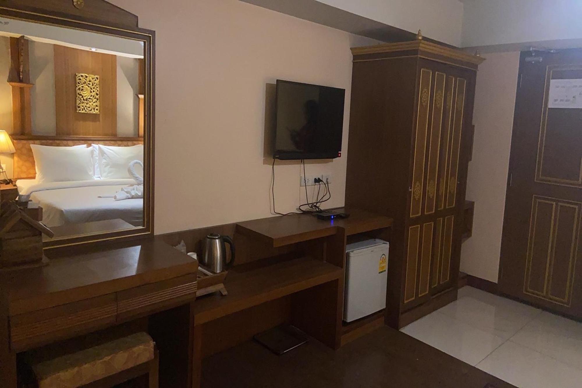 Kim Hotel At Morleng Bangkok Bagian luar foto