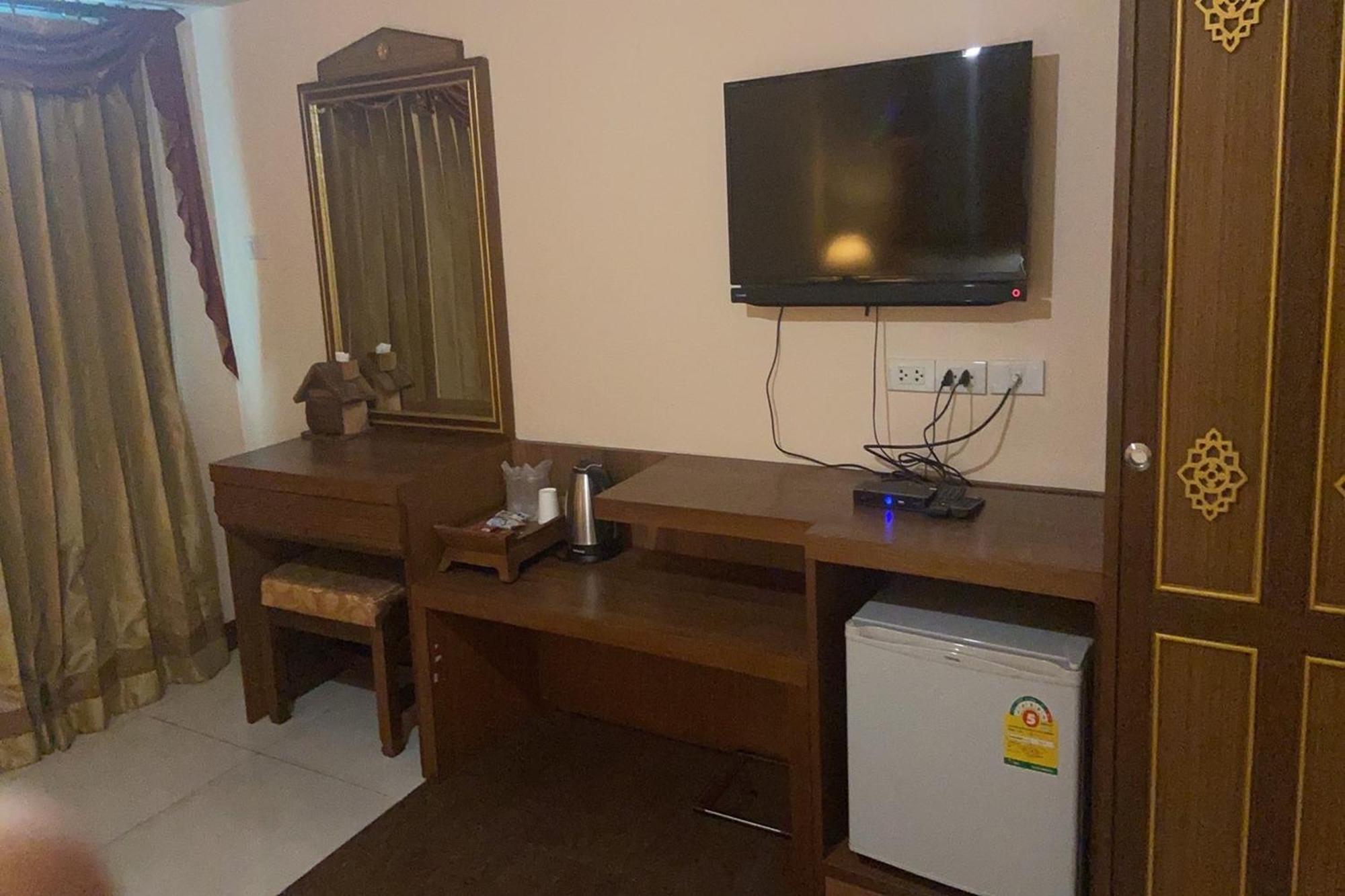 Kim Hotel At Morleng Bangkok Bagian luar foto