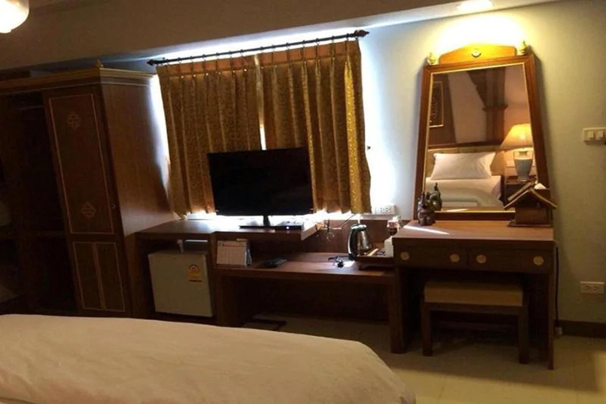 Kim Hotel At Morleng Bangkok Bagian luar foto